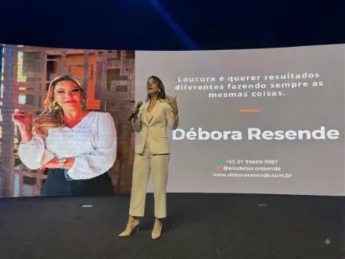 Débora Resende no palco